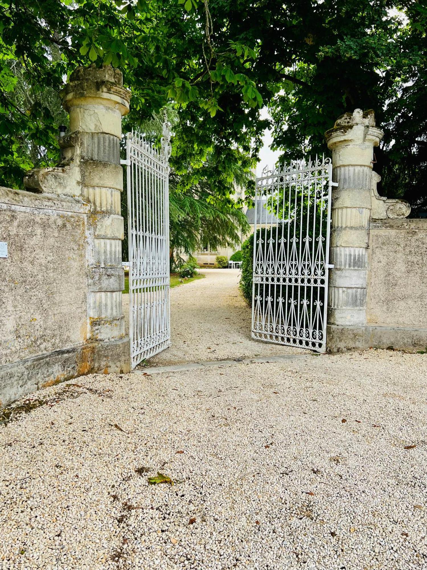 Le Chateau De Leugny Oiron Esterno foto